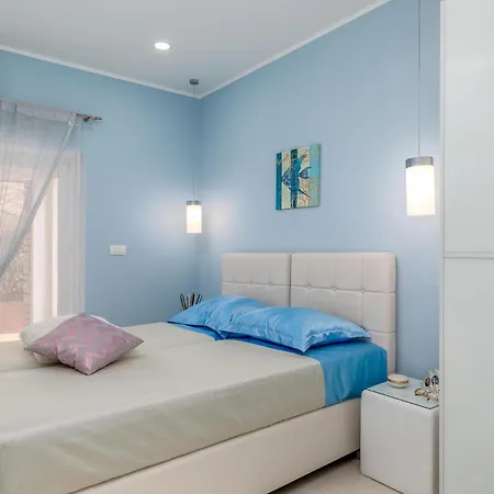 Beautiful In פולה