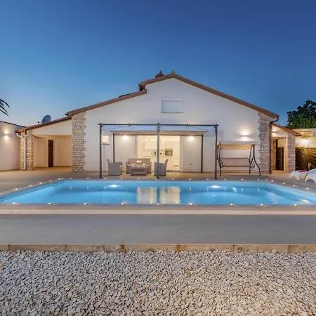 Beautiful In בית נופש