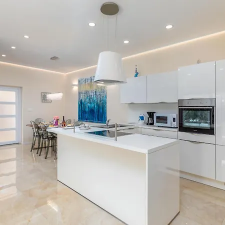 Beautiful Home In Pula 펜션 *