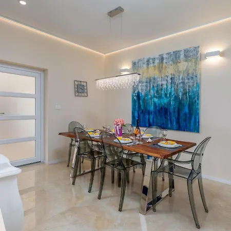 펜션 Beautiful Home In Pula