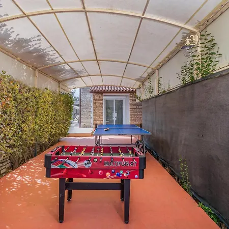 Ferienhaus Beautiful In Pula