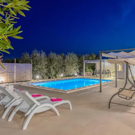 Beautiful Home In Pula *