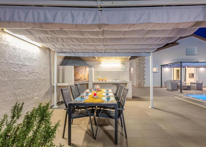 Beautiful In Vikendica Pula